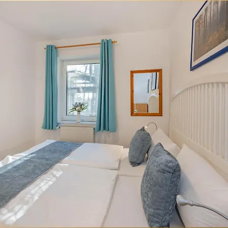 Seeblick Anlage Lachmoewe *